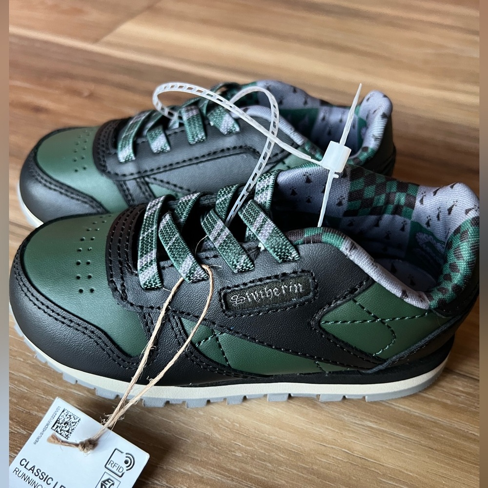 Reebok Baby Boy's Harry Potter Slytherin Classic Leather Sneaker - NWT - Picture 3 of 13